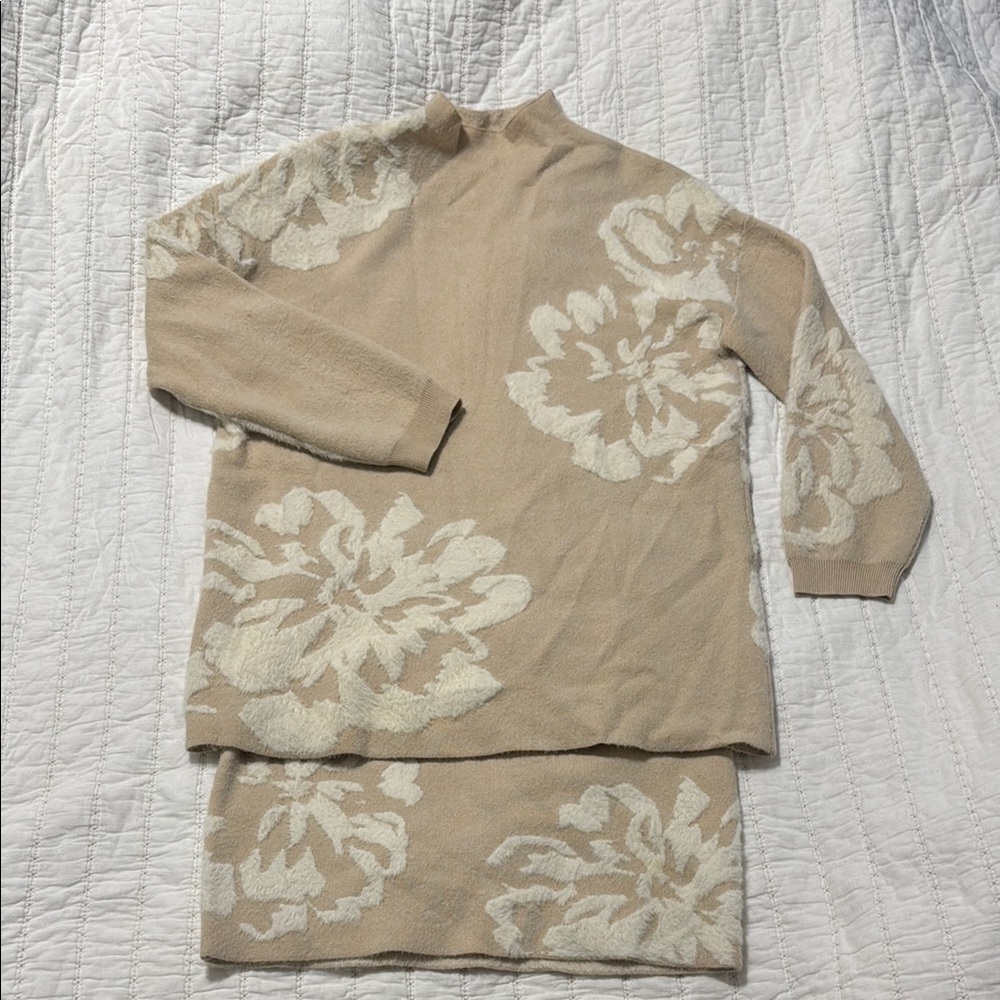 Anthropology Chic Beige Floral Knit Set